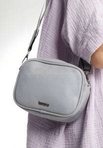 Bandolera Perla Terrano Acabado De Los Herrajes Níquel Color Taupe Correa De Hombro Taupe Diseño De La Tela Tela