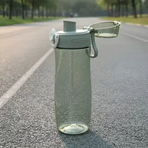 Botella Comet 560ml Plastica Rigida Tapa Retracil Con Seguro Verde