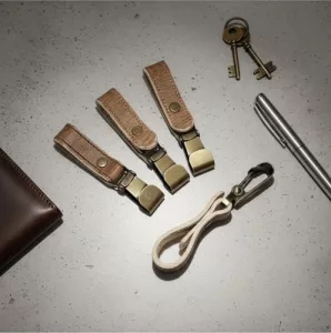 Llavero Cuero Crudo Vacuno Artesanal Herraje Metalico Hombre Cuero