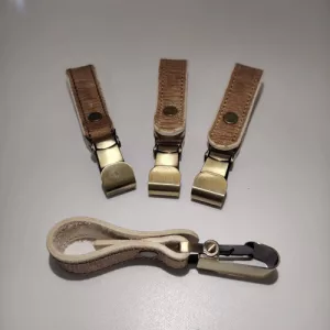 Llavero Cuero Crudo Vacuno Artesanal Herraje Metalico Hombre Cuero