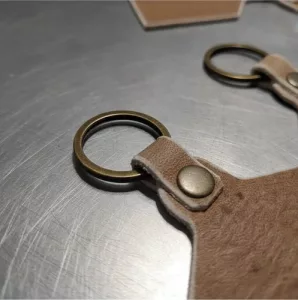 Llavero Cuero Crudo Artesanal Rustico Argolla Metalica Cuero